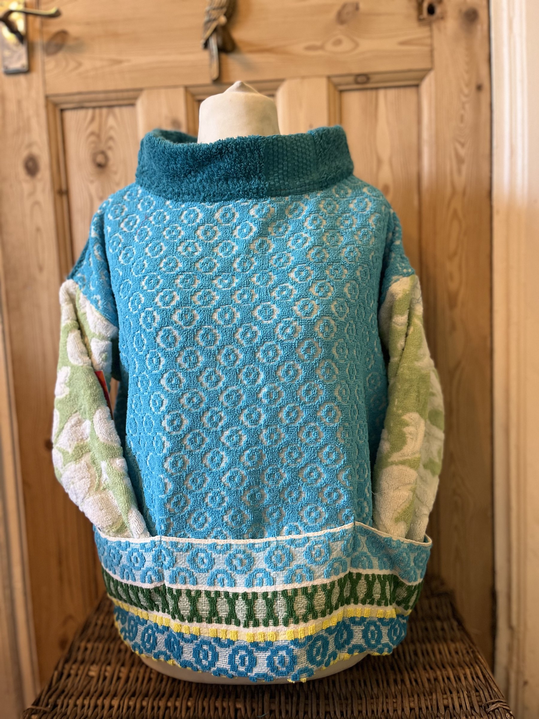 Stunning textured retro towel smock