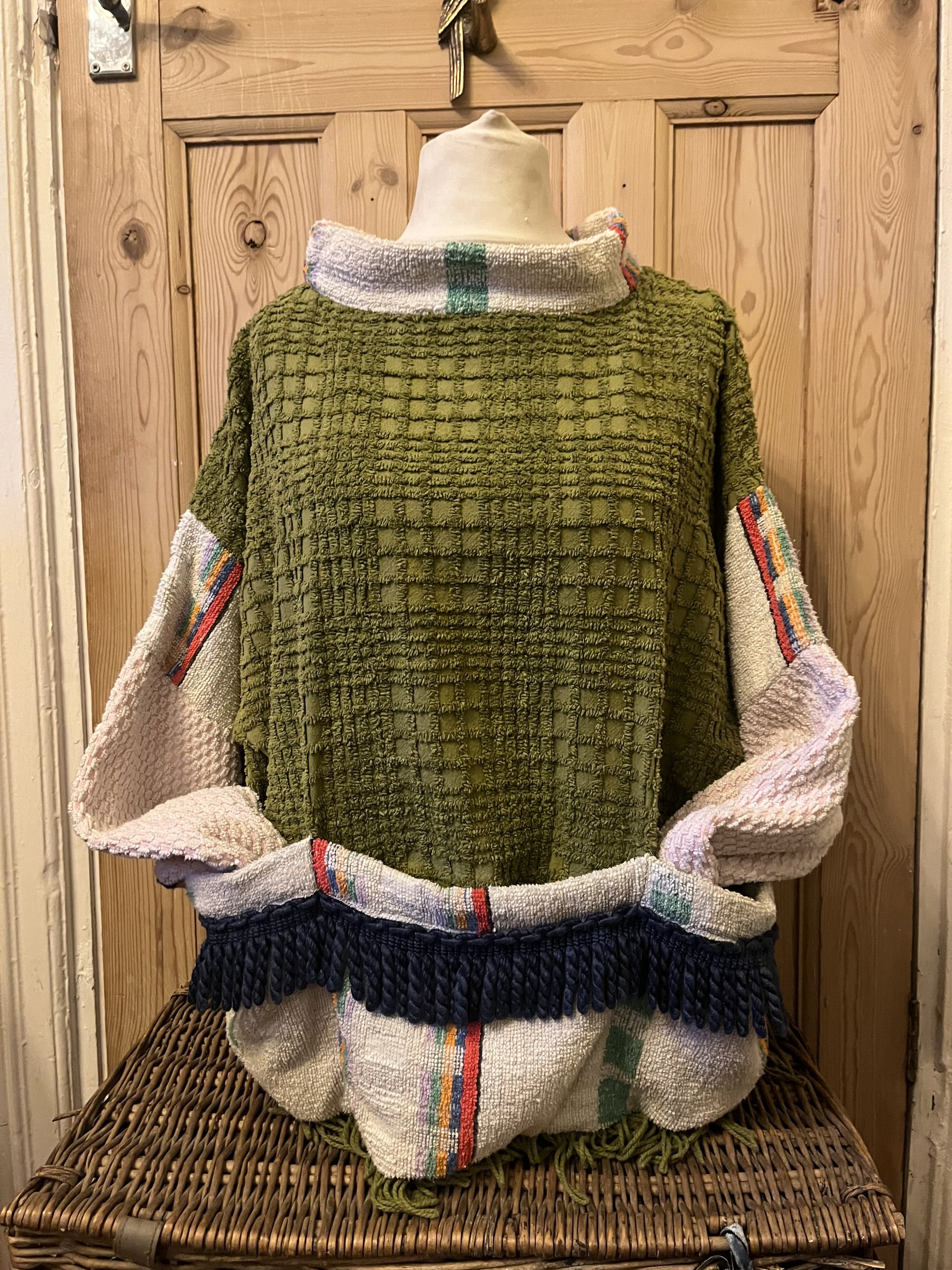 three pocket tassle smock